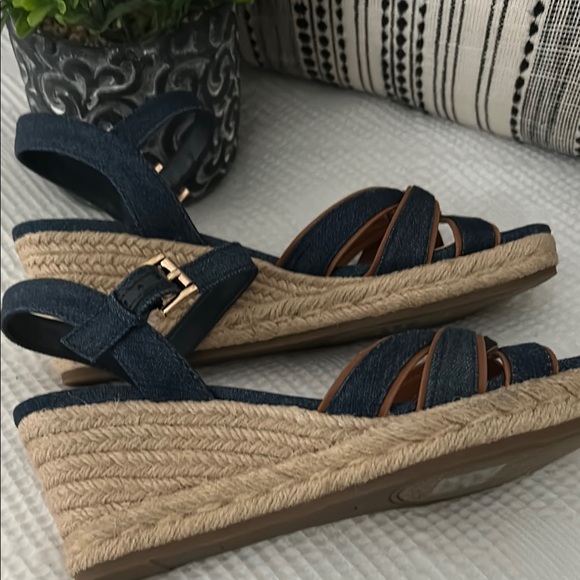 Tommy Hilfiger Blue and Tan Sandals with Cross-Over Straps NEW - Picture 4 of 8